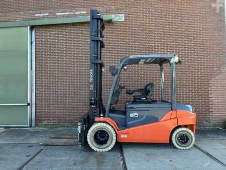 Elektromos 4 kerekű 2018  Toyota 8FBMT50 (2)