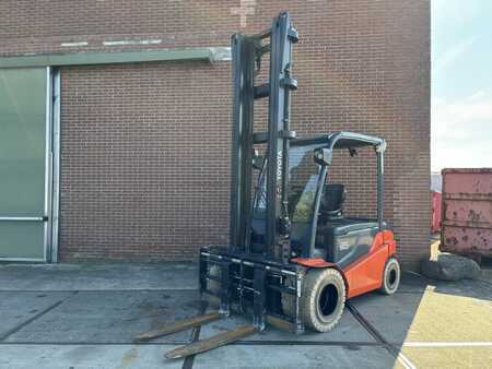 Elektromos 4 kerekű 2018  Toyota 8FBMT50 (6)