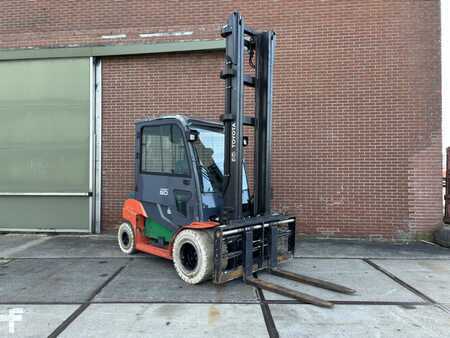 Elektromos 4 kerekű 2016  Toyota 8FBMT50 (1)