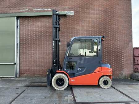 Elektromos 4 kerekű 2016  Toyota 8FBMT50 (6)