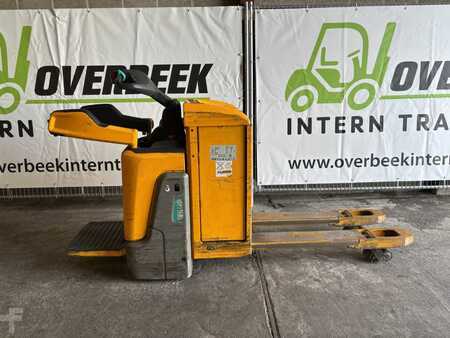 Stacker stå på  Jungheinrich ERE 225 (2)