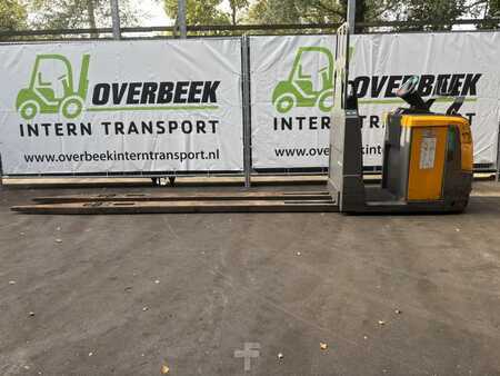 Stacker stå på  Jungheinrich ECE230 (2)