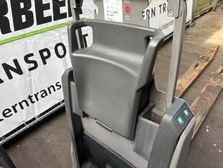 Stacker stå på  Jungheinrich ECE230 (7)