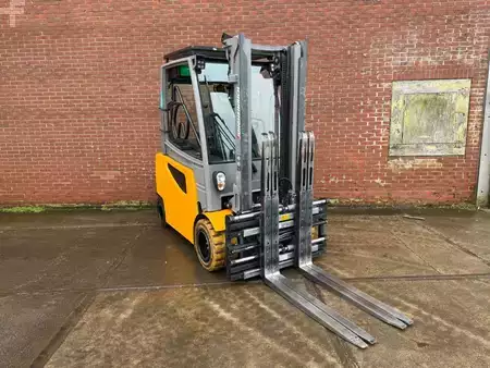 Elektromos 4 kerekű 2017  Jungheinrich EFG S30 (1)