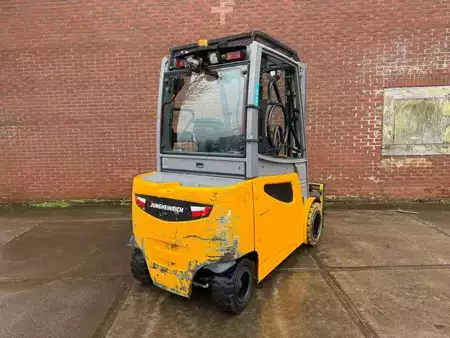 Elektromos 4 kerekű 2017  Jungheinrich EFG S30 (4)