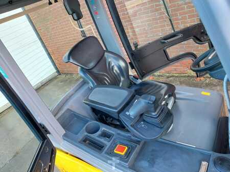 Elektromos 4 kerekű 2018  Jungheinrich EFG 320 (9)