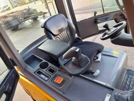 Elektromos 4 kerekű 2018  Jungheinrich EFG 320 (10)