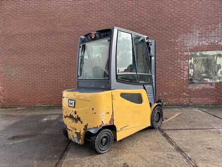 Elektrisk- 4 hjul - CAT Lift Trucks 2EP6000 (2)