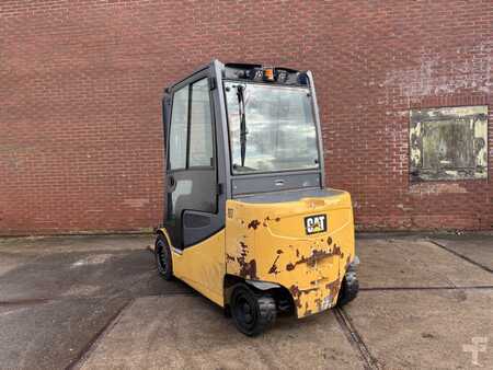 Elektrisk- 4 hjul - CAT Lift Trucks 2EP6000 (3)