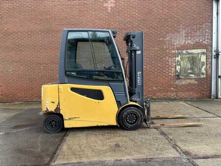 Elektrisk- 4 hjul - CAT Lift Trucks 2EP6000 (5)