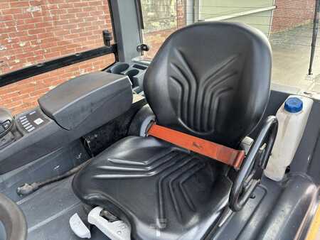 Elektrisk- 4 hjul - CAT Lift Trucks 2EP6000 (7)