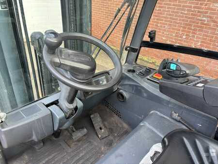 Elektrisk- 4 hjul - CAT Lift Trucks 2EP6000 (8)