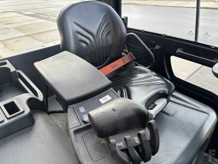 Elektrisk- 4 hjul - CAT Lift Trucks 2EP6000 (9)