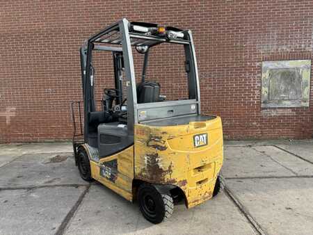 Elektro čtyřkolový VZV - CAT Lift Trucks 2EP5000 (3)