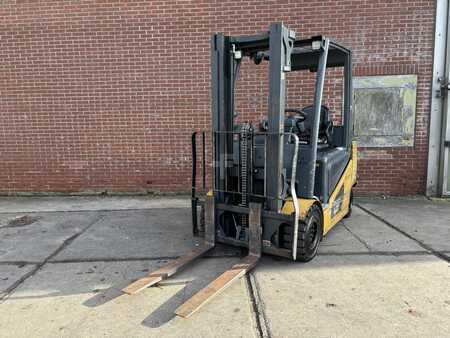 Elektro čtyřkolový VZV - CAT Lift Trucks 2EP5000 (5)
