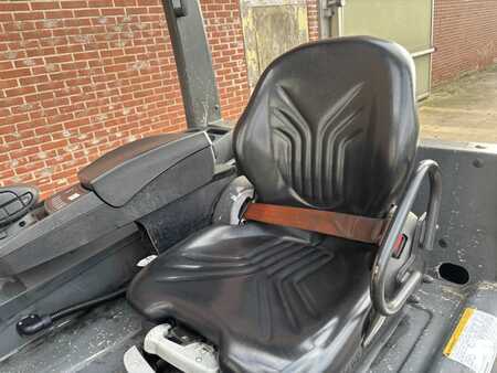 Elektro čtyřkolový VZV - CAT Lift Trucks 2EP5000 (7)