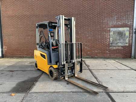 Sähkö - 4 pyör 2018  Jungheinrich EFG320 (1)