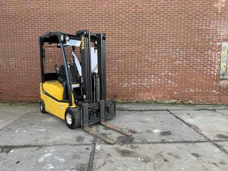 Eléctrica de 3 ruedas 2015  Yale ERP20VF (1)