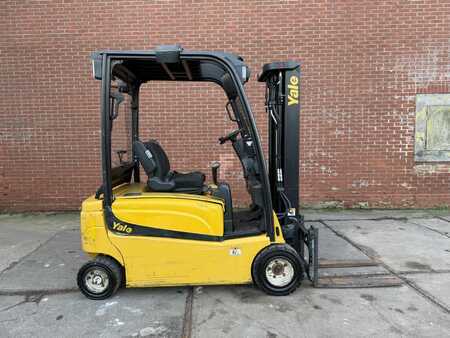 Eléctrica de 3 ruedas 2015  Yale ERP20VF (2)