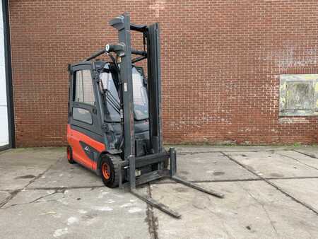 Chariots électriques à 4 roues 2016  Linde E25L-01 (1)