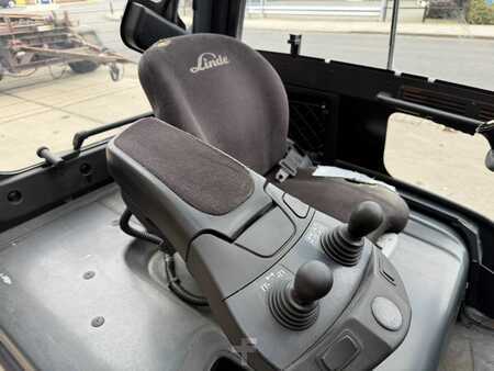 Chariots électriques à 4 roues 2016  Linde E25L-01 (9)