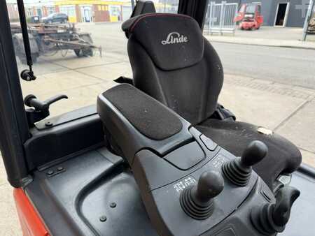 Chariots électriques à 4 roues 2018  Linde E20PH-02 (9)