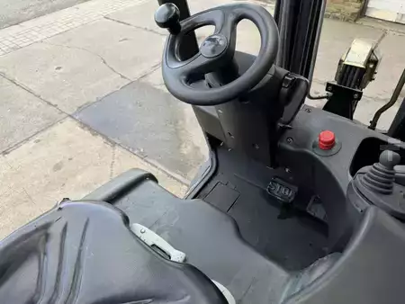 El truck - 4 hjulet 2011  Linde E20PH-01 (10)