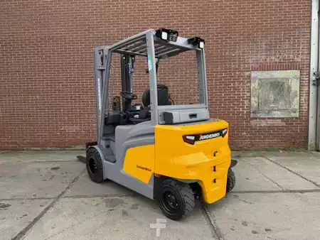 Eléctrico - 4 rodas 2025  Jungheinrich EFG 435 (3)