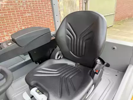 Eléctrico - 4 rodas 2025  Jungheinrich EFG 435 (7)