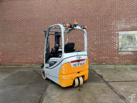 Chariots électriques à 3 roues 2016  Still RX 20-15 (5)