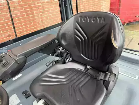 Elektro 4 Rad 2020  Toyota 8FBMT25 (8)