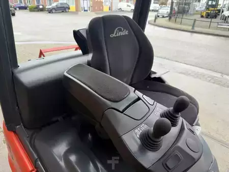 Chariots élévateurs GPL 2020  Linde H18T-01 (10)