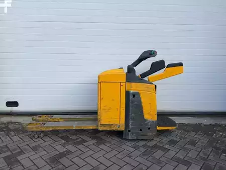 Beállós targonca  Jungheinrich ERE 225 (1)