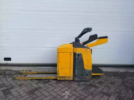 Beállós targonca  Jungheinrich ERE 225 (2)