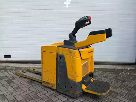 Beállós targonca  Jungheinrich ERE 225 (3)