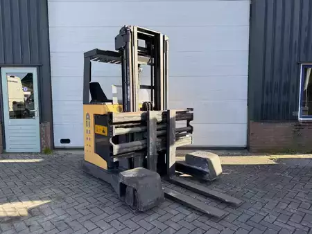 Négyutas tolóoszlopos targonca 2007  Atlet UFS250DTFVRF480 (1)