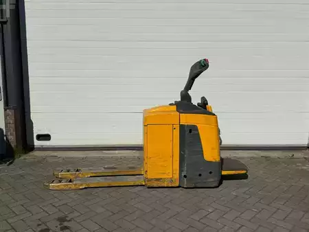 Beállós targonca  Jungheinrich ERE 225 (1)