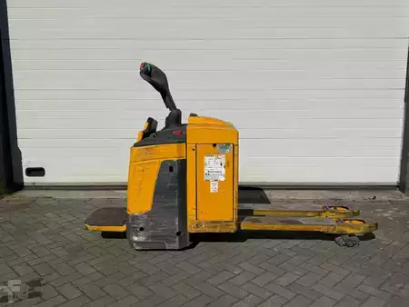 Beállós targonca  Jungheinrich ERE 225 (3)