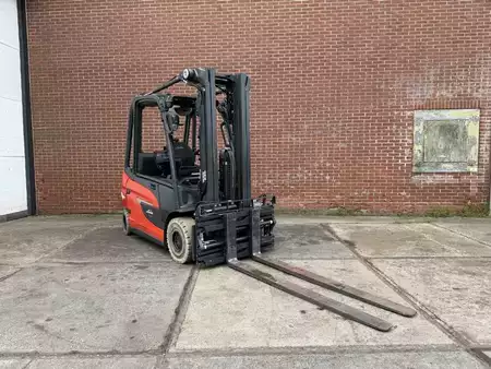 Elektro čtyřkolový VZV 2024  Linde E25L-01 (1)