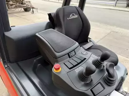 Elektro čtyřkolový VZV 2024  Linde E25L-01 (10)