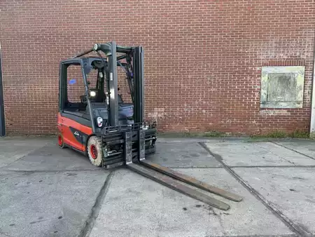 Elektro čtyřkolový VZV 2018  Linde E25L-01 (1)