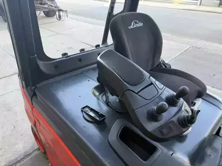 Elektro čtyřkolový VZV 2018  Linde E25L-01 (10)