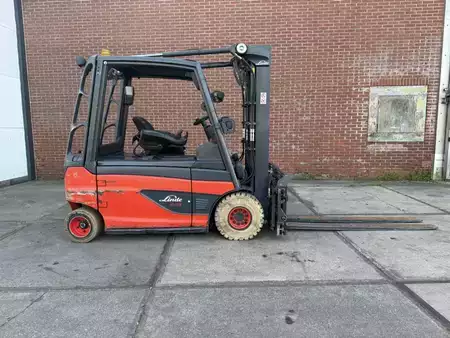 Elektro čtyřkolový VZV 2018  Linde E25L-01 (2)