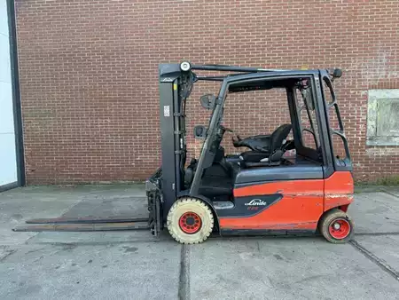 Elektro čtyřkolový VZV 2018  Linde E25L-01 (6)