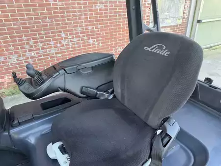 Elektro čtyřkolový VZV 2018  Linde E25L-01 (7)