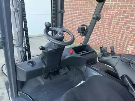 Elektro čtyřkolový VZV 2018  Linde E25L-01 (8)