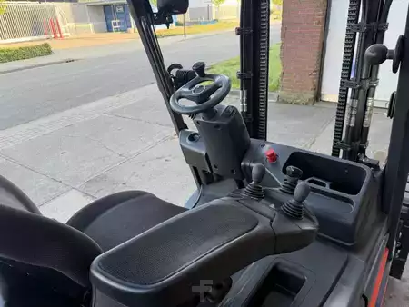 Elektro čtyřkolový VZV 2018  Linde E25L-01 (9)