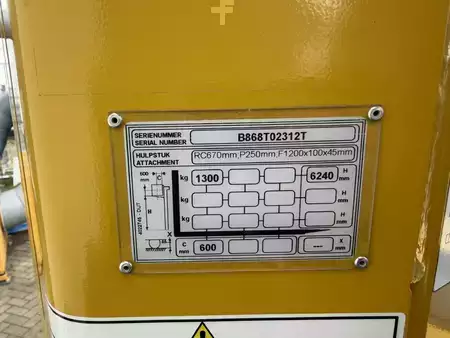 Vertikální vychystávací vozík 2019  Yale MTC13LWB (10)