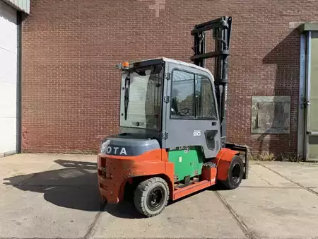 Elektromos 4 kerekű 2016  Toyota 8FBMT50 (4)