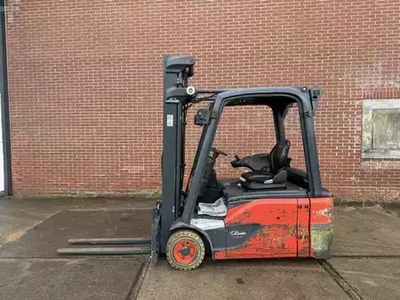 Elektromos 3 kerekű 2021  Linde E16L-02 (6)